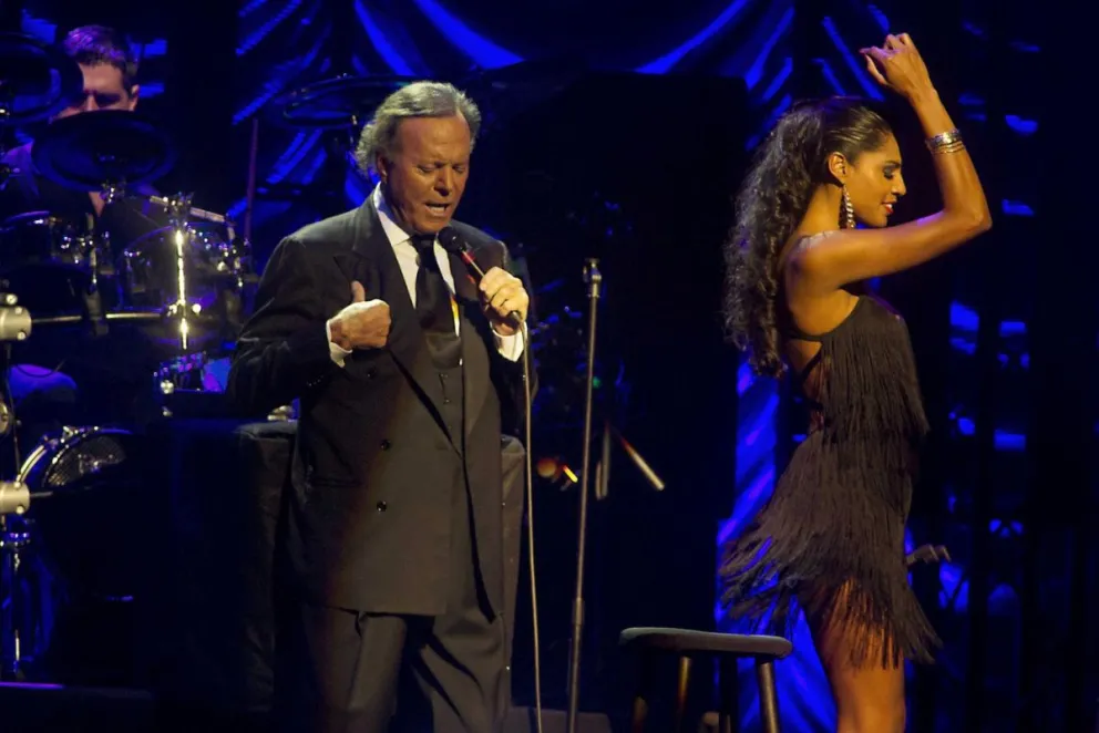 El cantante español Julio Iglesias durante un concierto en una imagen de archivo. Foto: EFE