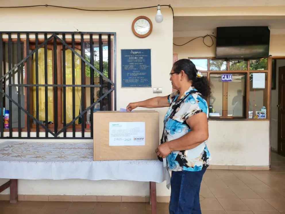 Un proceso de votación que se desarrolló en el municipio de General Saavedra, provincia Obispo Santistevan, del departamento de Santa Cruz. / Foto: TED Santa Cruz. 