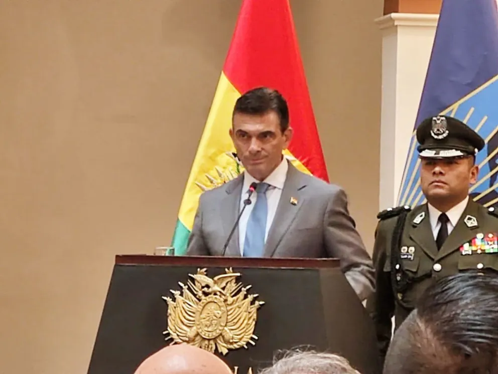 El presidente Rodrigo Paz, durante la conferencia de prensa junto al presidente del BID. Foto: Paulo Lizárraga A.