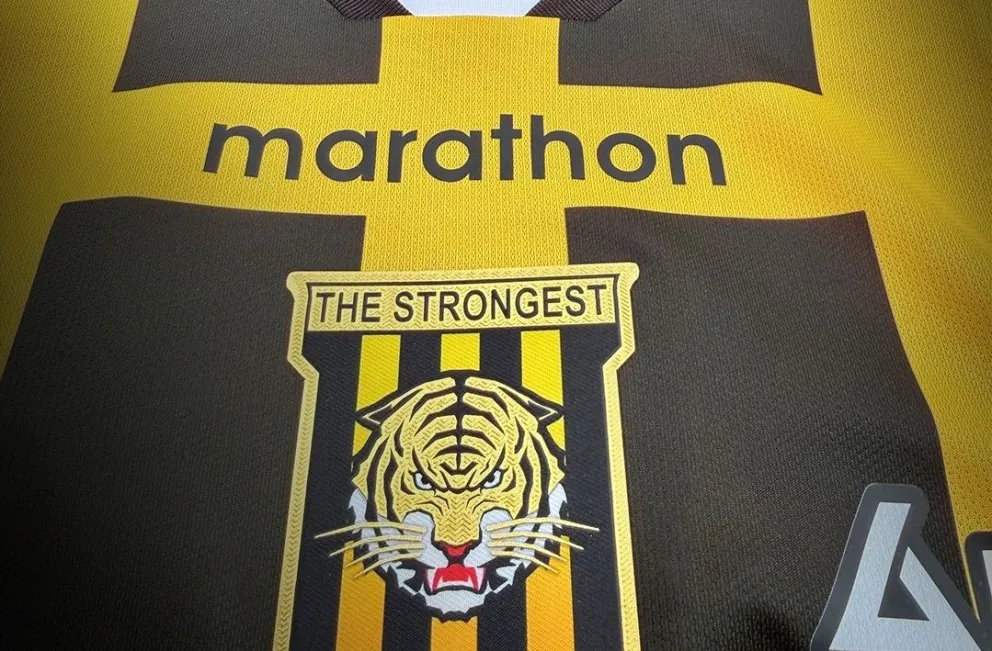 La camiseta y el escudo atigrado. Foto: Club The Strongest.