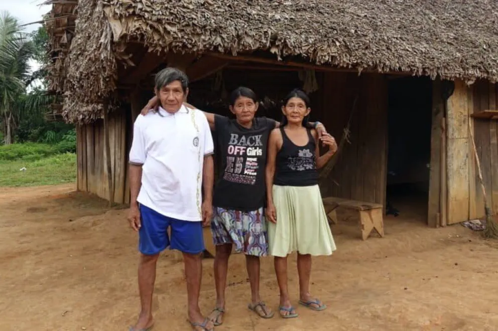 Buca, Toy y Busi, en Puerto Tujuré. Foto: Karina Segovia