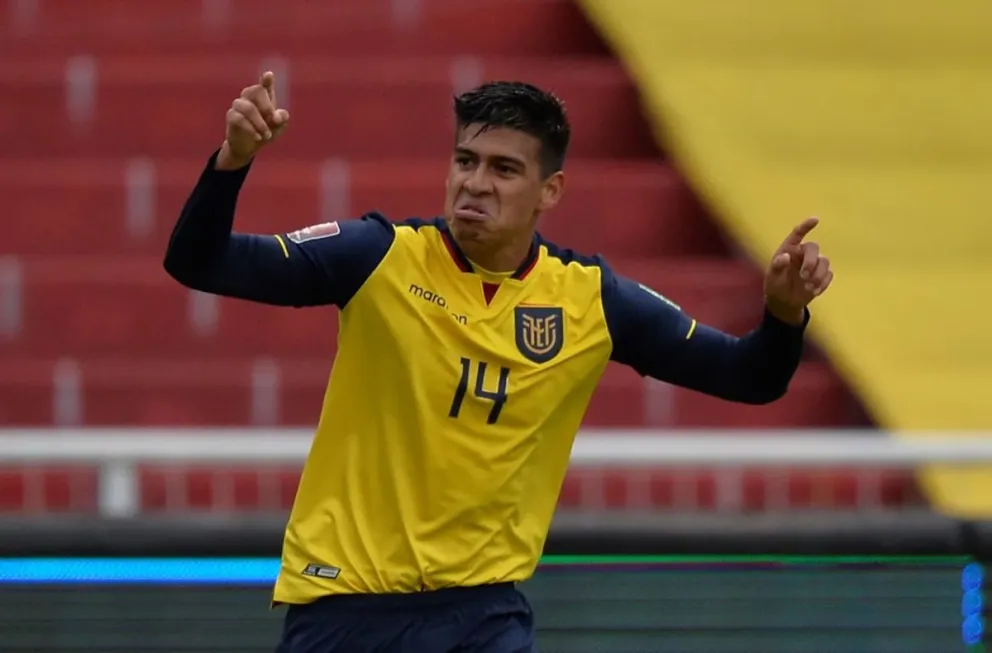Xavier Arreaga en un partido con la selección ecuatoriana. Crédito: EFE