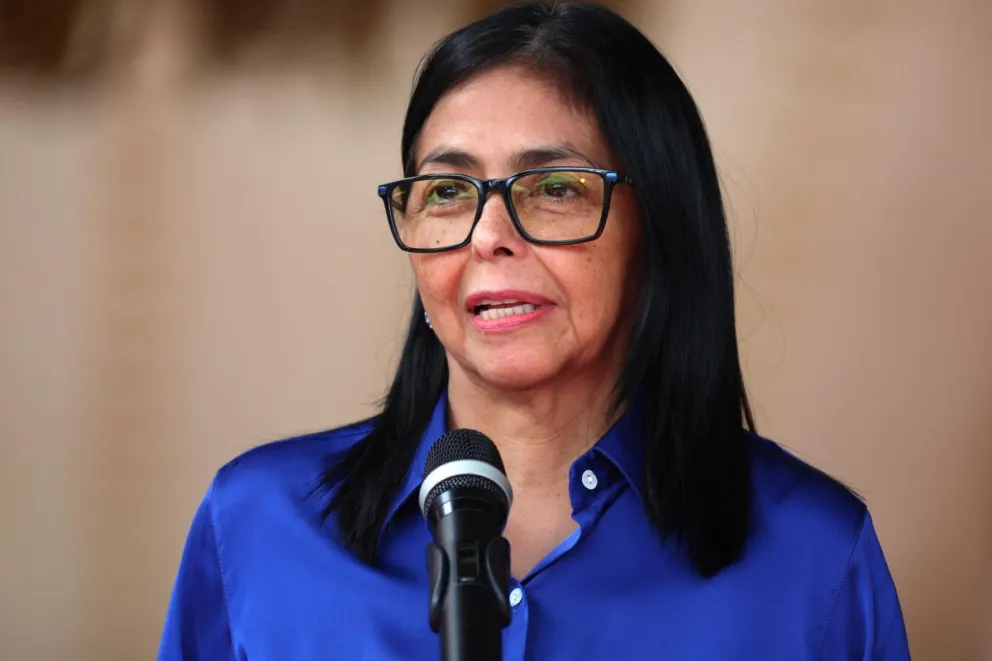 La presidenta encargada de Venezuela, Delcy Rodríguez, habla en una rueda de prensa este miércoles, en Palacio de Miraflores en Caracas (Venezuela). Foto: EFE