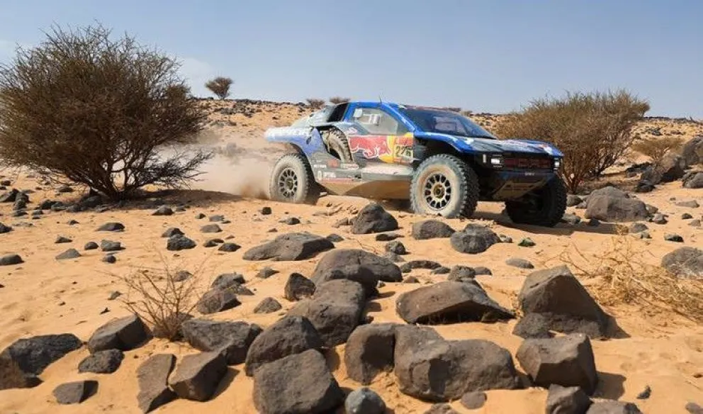 El sueco Mattias Ekstrom conduce su Ford M-Sport por un sector pedregoso. Foto: Rally Dakar
