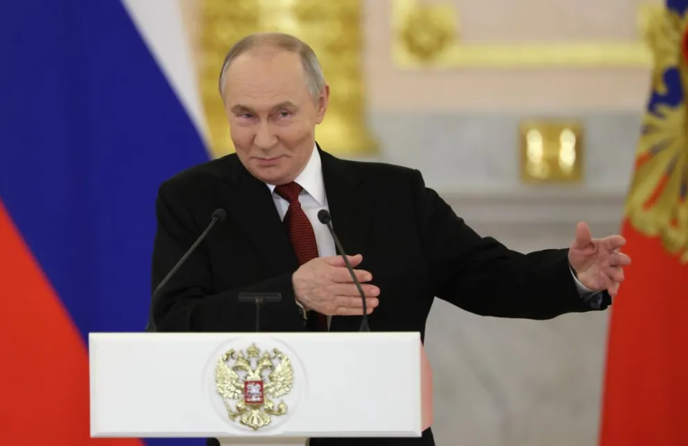 El presidente ruso, Vladimir Putin, hace un gesto mientras asiste a una ceremonia de presentación de credenciales de los embajadores extranjeros recién nombrados en el Gran Palacio del Kremlin en Moscú, Rusia, el 15 de enero de 2026. Foto: EFE