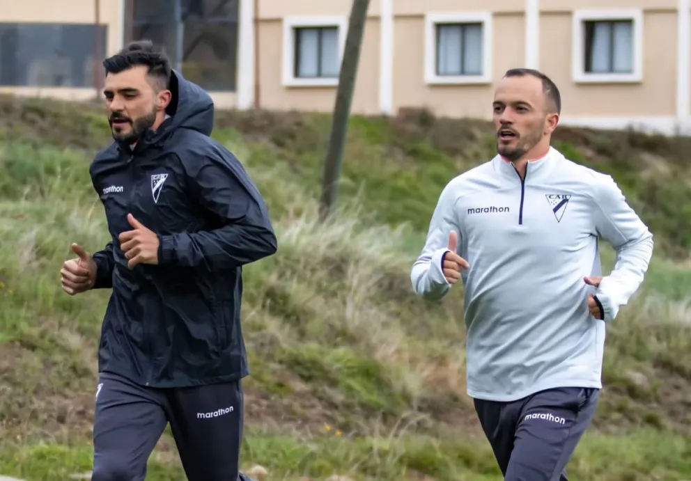 Triverio (izq.) y Godoy, en pleno trabajo en Huarina. Foto: Club Always Ready.