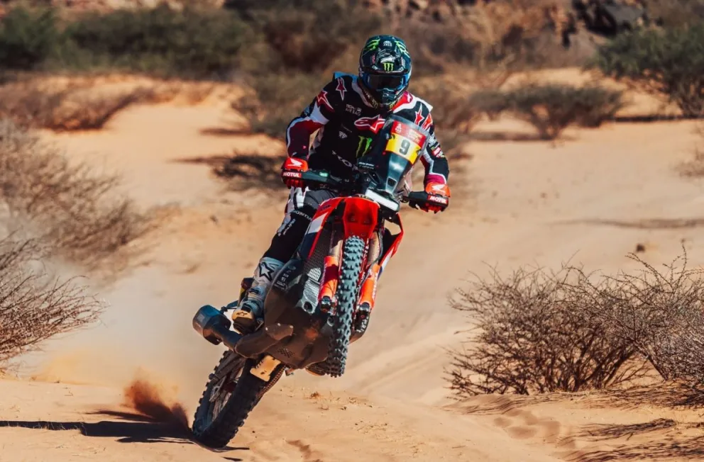 Brabec va a toda velocidad en su moto. Foto: Ricky Brabec.