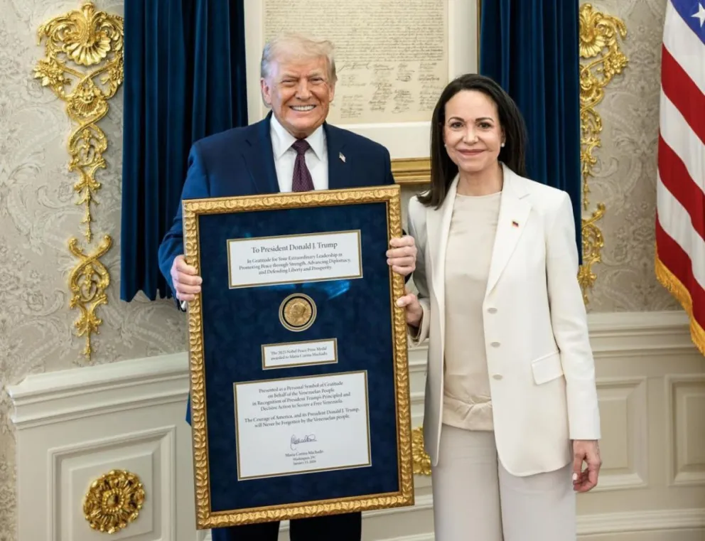 El presidente de Estados Unidos, Donald Trump, posando junto a la líder opositora venezolana María Corina Machado este jueves, en Washington. Foto: EFE