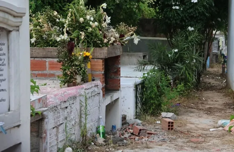 La entrada de un cementerio, en La Guardia en una imagen de archivo . Foto: EFE