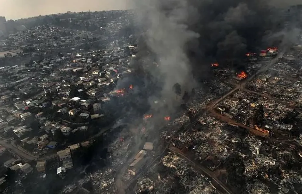 Uno de los incendios activos en Chile. Foto: El Mundo