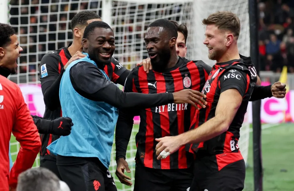 El jugador del AC Milan Niclas Fullkrug (R) celebra el gol de la victoria durante el partido que han jugado AC Milan y US Lecce. Foto: EFE