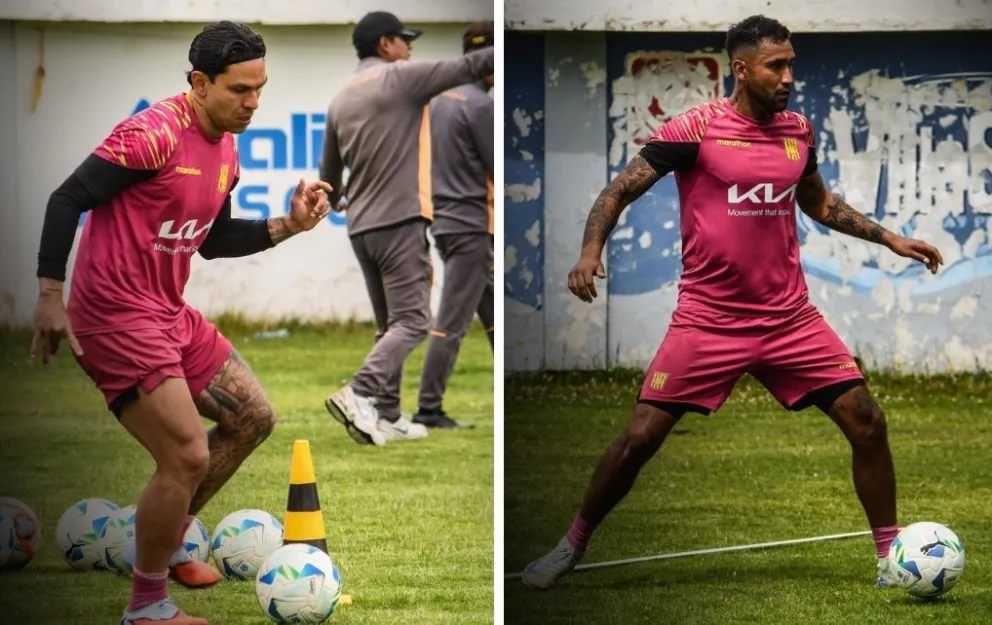 Carmelo Algarañaz (izq.) y Adrián Jusino en el entrenamiento del plantel atigrado. Fotos: Club The Strongest