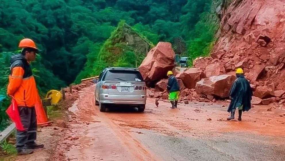El tramo carretero de Caraparí–Campo Pajoso, que fue afectado por un derrumbe a causa de las lluvias. Foto: ABC