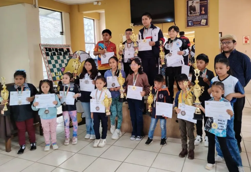 Los premiados del torneo en el valle. Foto: Federación Boliviana de Ajedrez.