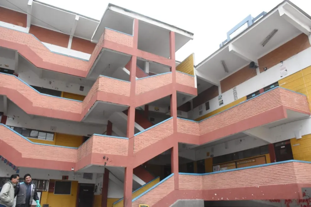 La U.E. Simón Bolívar se benefició con labores de mantenimiento. Foto: AMUN