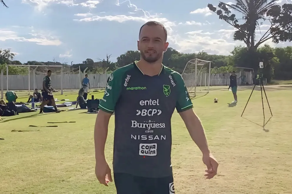 Juan Godoy antes de iniciar el entrenamiento de este martes en la cancha de Blooming. Foto: captura de video