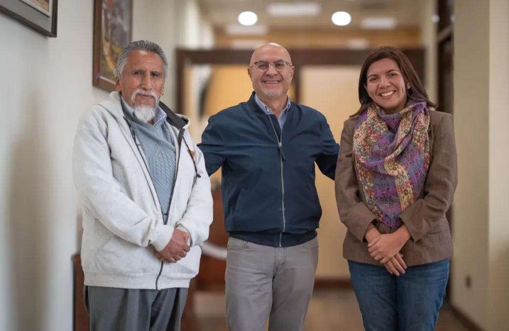 Lupo (Cen) junto a Pedro Portugal y Durby Andrea Blanco. Foto: Presidencia