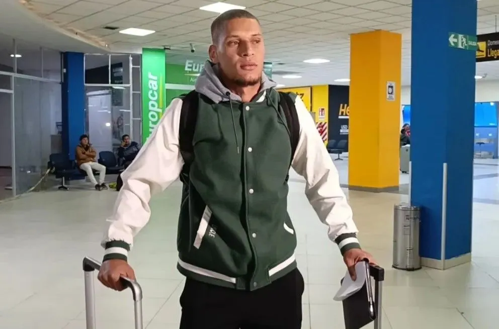Jonata Machado, en el aeropuerto de El Alto, cuando llegó en agosto para incorporarse al Tigre. Foto: archivo