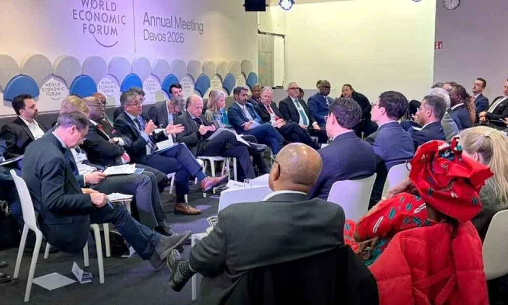 El ministro de Economía, José Gabriel Espinoza, en una ponencia en el foro de Davos. Foto: RRSS del ministro