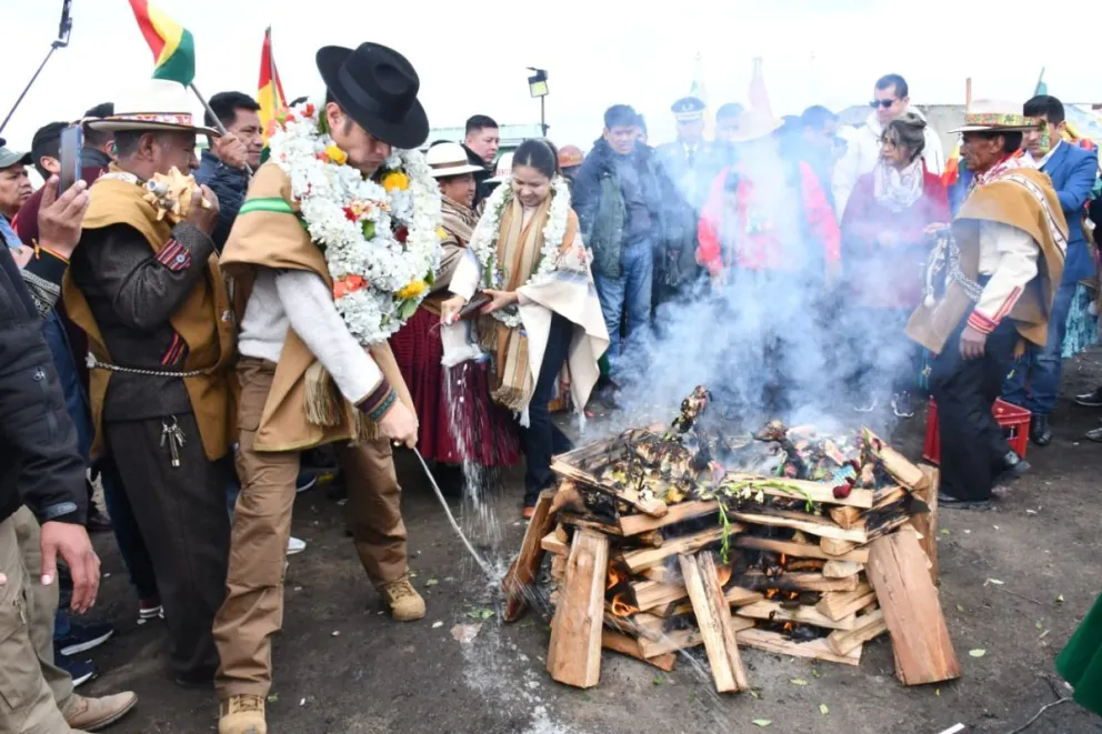 Los festejos que llevó el vicepresidente Edmand Lara por el Día del Estado Plurinacional. Foto:APG