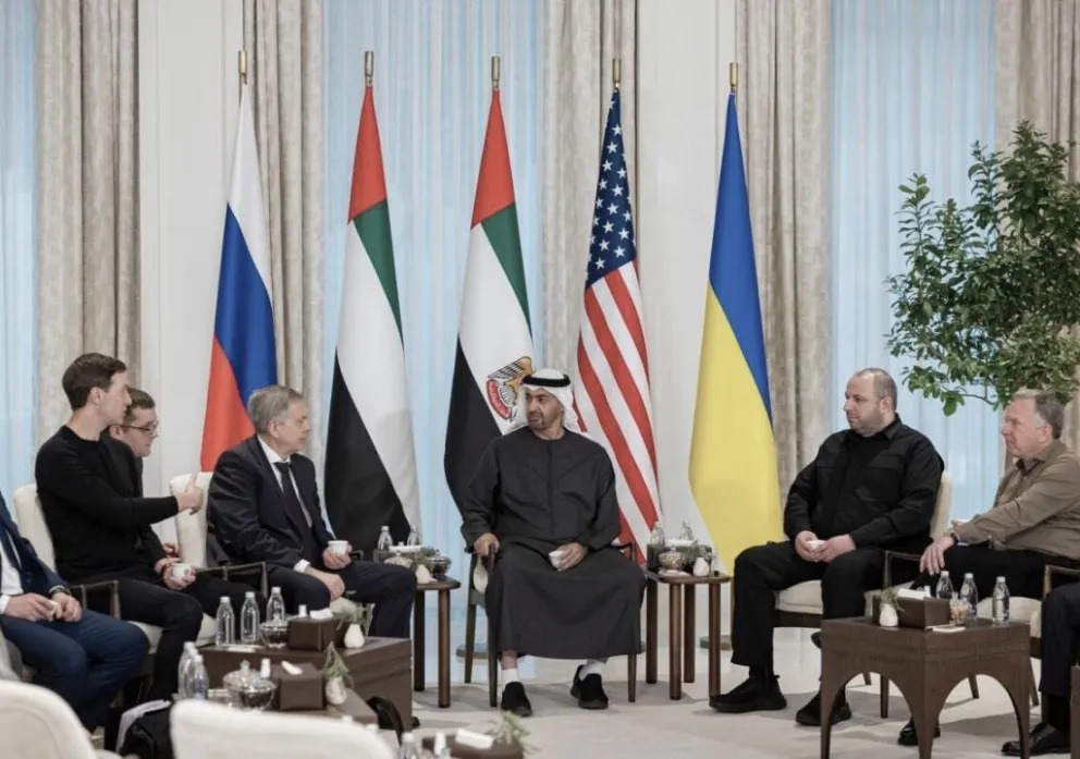 Los participantes en las negociaciones Ucrania-Rusia de Abu Dabi. Foto: EFE