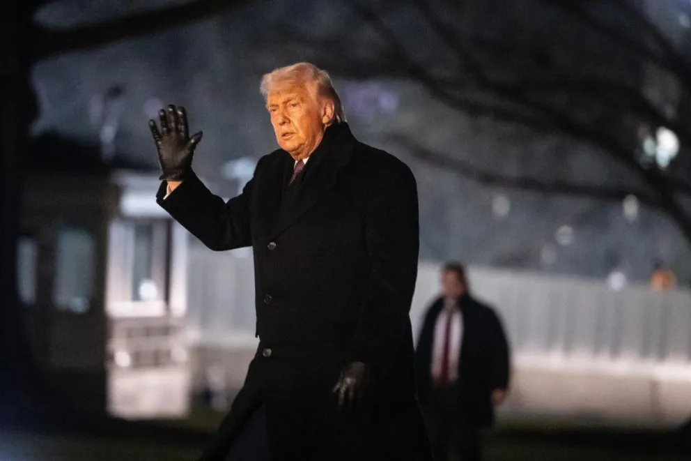 El presidente de Estados Unidos, Donald Trump, camina por el jardín sur de la Casa Blanca tras desembarcar del Marine One en Washington, D.C., EE.UU., el 22 de enero de 2026. Foto: EFE