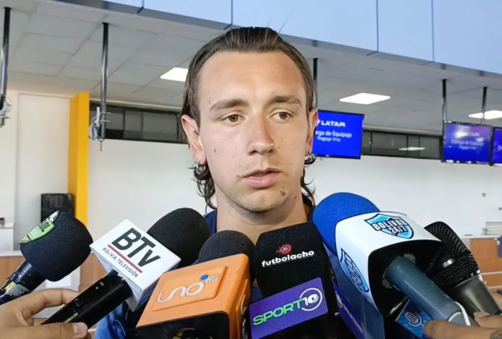 El defensor argentino Ignacio Gariglio en el aeropuerto de El Alto. Crédito: Ismael Mostajo - Futbolacho