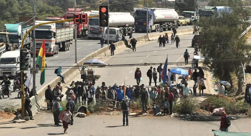 Bloqueos registrados en Bolivia. Medida convocada por la COB en demanda de la abrogación del D.S. 5503. Foto: EFE