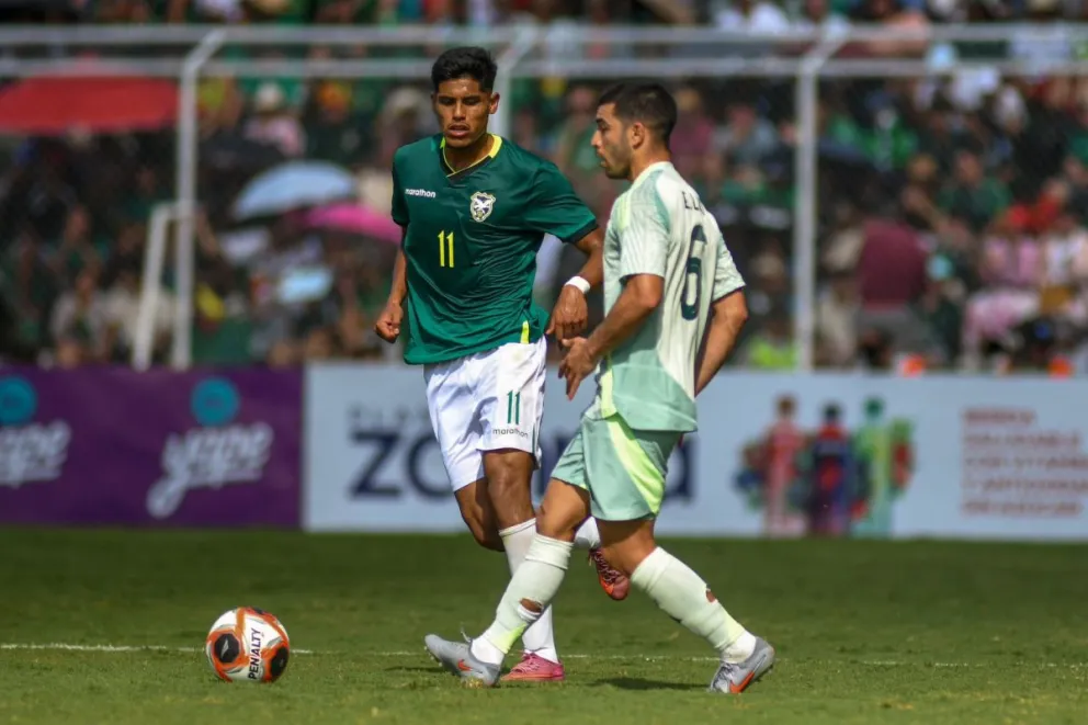 Fernando Nava, el hombre más peligroso de Bolivia, sale a la marca de jugador mexicano. Foto: la Verde - FBF