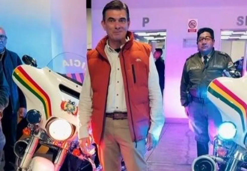 El presidente Rodrigo Paz con las motos remozadas. Foto. Captura de imagen