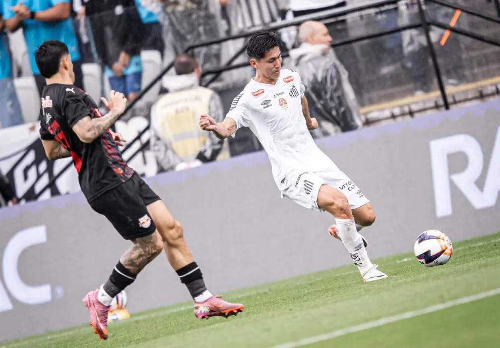 Terceros elimina a un rival del Bragantino en el juego del domingo Foto: CS