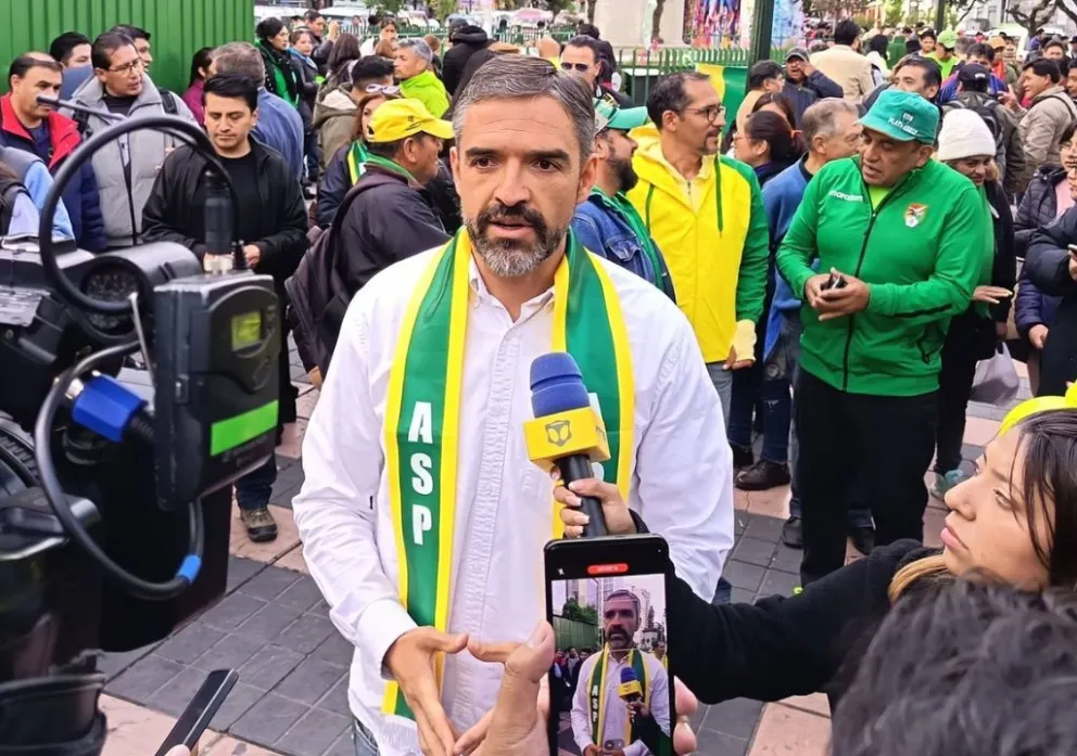 El candidato Xavier Iturralde en un anterior contacto de prensa. Foto: RRSS del postulante 
