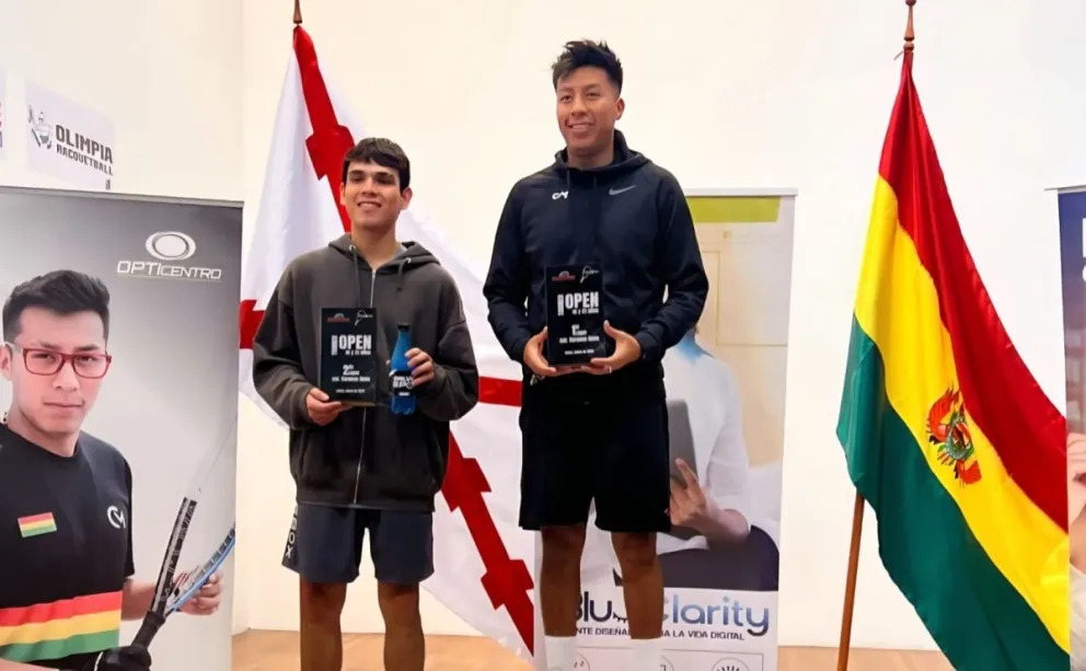 Moscoso (der.) y Flores, en el podio de singles Open. Foto: Conrrado Moscoso.