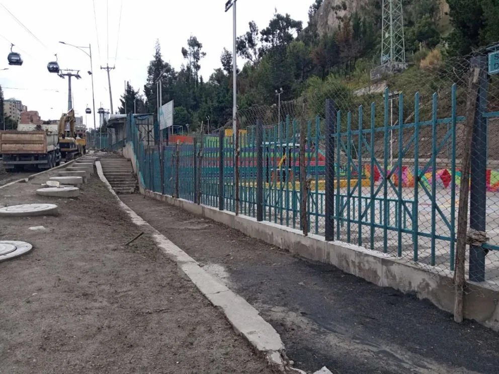 Uno de los espacios deportivos ya concluidos, pero que no se pueden usar debido a la demora en la entrega de la avenida del Poeta. Foto: Prensa Concejo