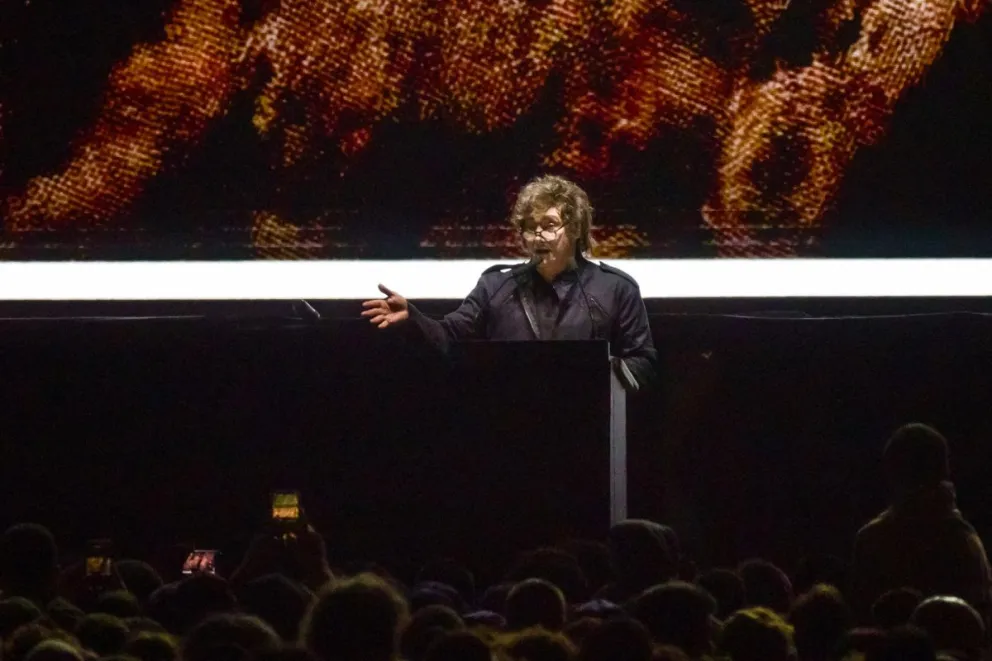 El presidente de Argentina, Javier Milei, habla en el evento de 'La Derecha Fest' este martes, en Mar del Plata (Argentina). Foto: EFE/ Vicente Robles