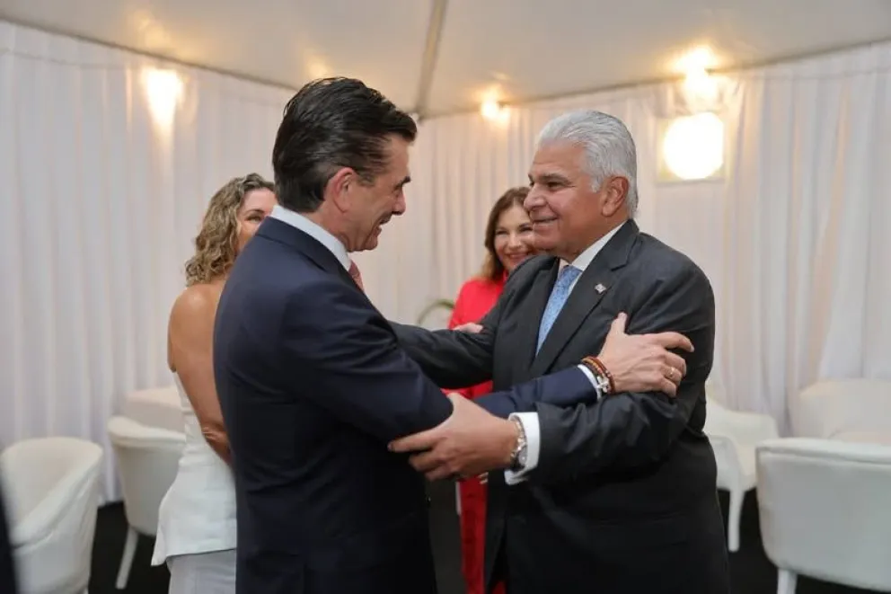El presidente Rodrigo Paz en reunión con su colega de Panamá, José Raúl Mulino. Foto: Bolivia Tv