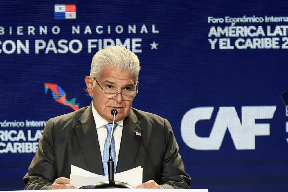 El presidente de Panamá, José Raúl Mulino, habla durante el Foro Económico Internacional América Latina y el Caribe 2026 en Ciudad de Panamá (Panamá). Foto: EFE