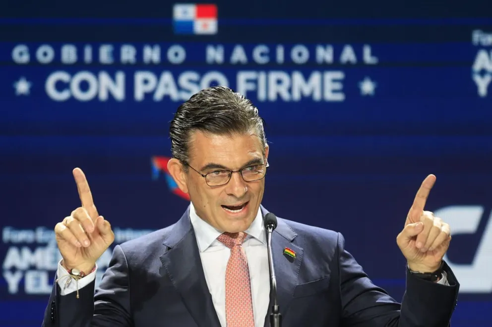 El presidente de Bolivia, Rodrigo Paz, habla durante el Foro Económico Internacional América Latina y el Caribe 2026 en Ciudad de Panamá (Panamá). Foto: EFE