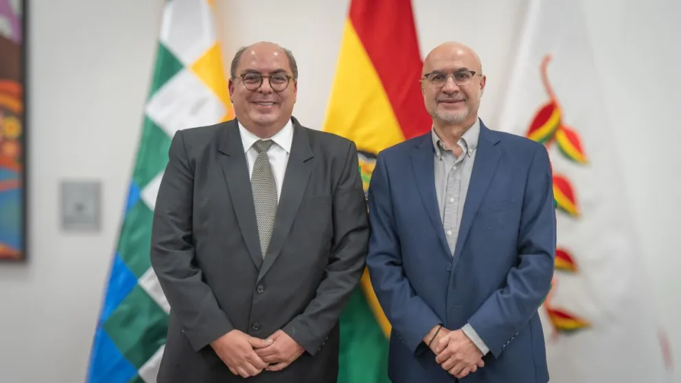 El nuevo viceministro de Tierras, Hormando Vaca Díez y el ministro de la Presidencia, José Luis Lupo. Foto: Ministerio de la Presidencia