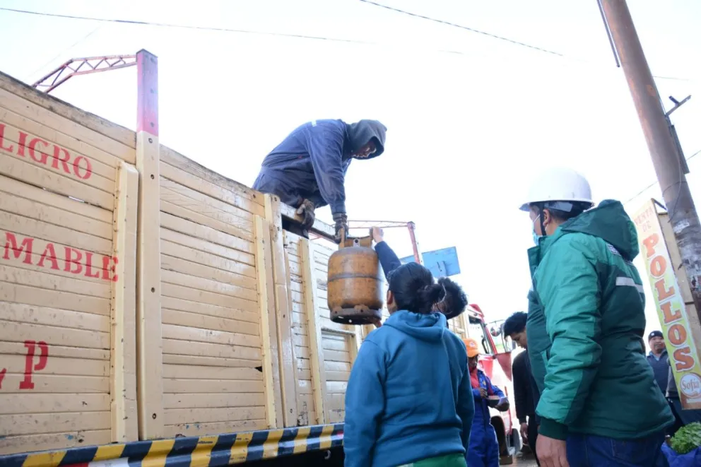 Una imagen referencial de la venta de garrafas de GLP. Foto: ANH