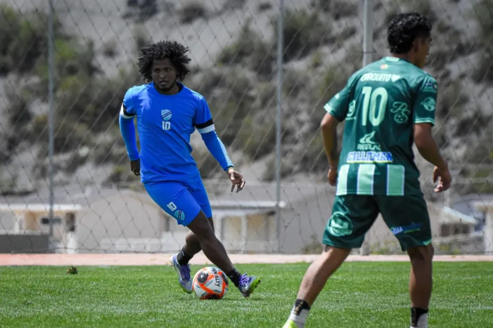 Alemán, con la 10, en un amistoso anterior. Foto: Club Bolívar.