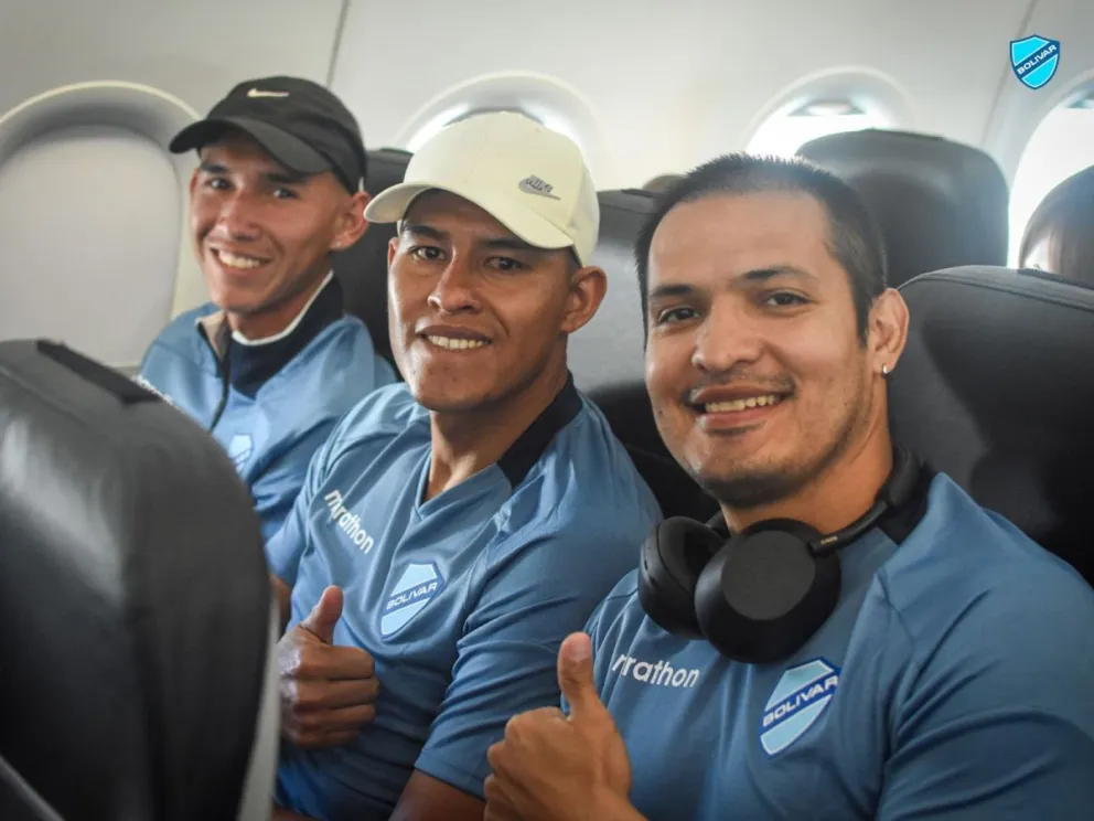 López (izq.), Méndez y Justiniano, previo a su viaje a Perú. Foto: Club Bolívar.