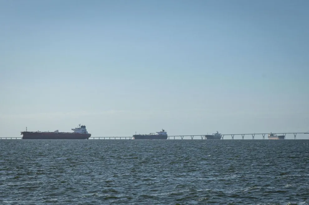 Barcos que transportan petróleo. Foto: EFE