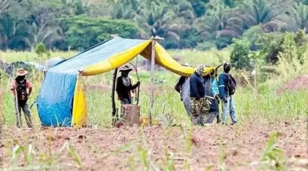 Una toma ilegal de tierras. Foto archivo