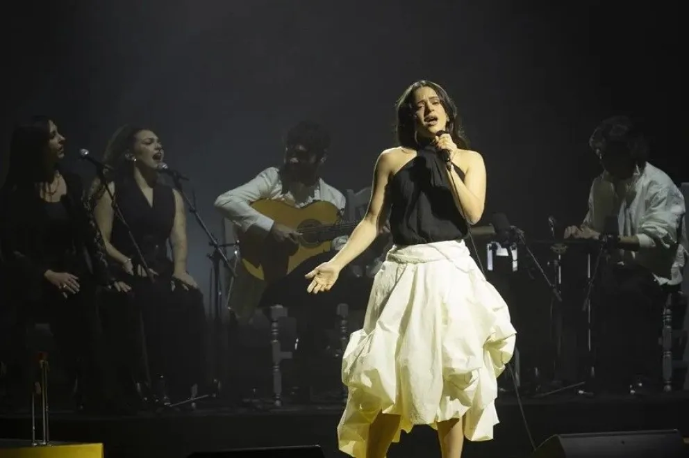 Rosalía actuó por sorpresa en el concierto por Palestina en Barcelona. Foto: EFE