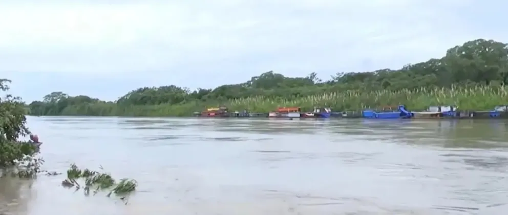  El nivel del agua subió de manera considerable debido a las lluvias. Foto: Unitel 