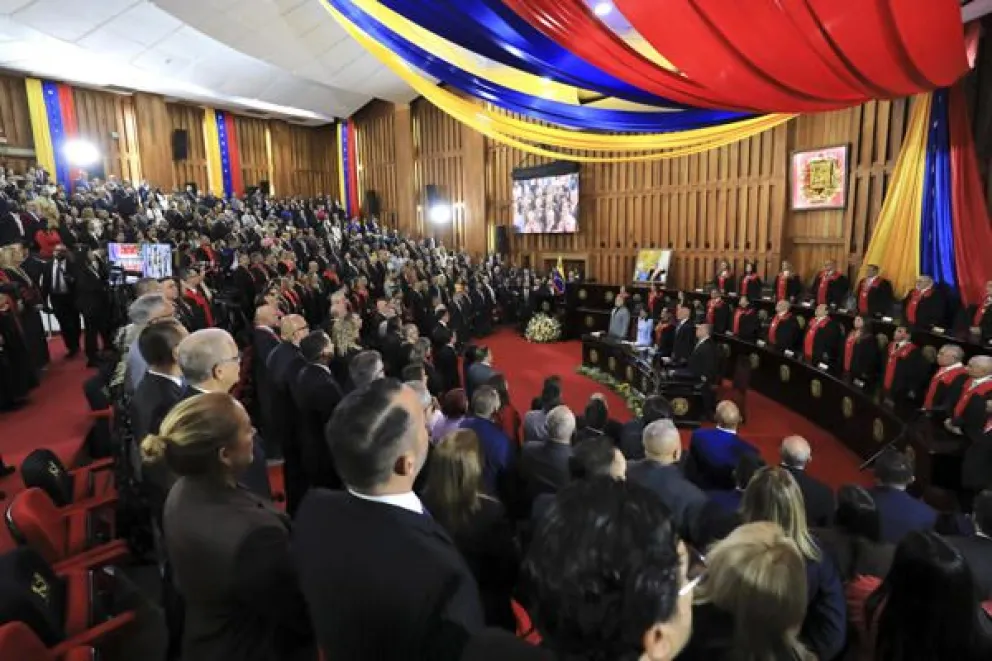 Fotografía cedida por el Palacio de Miraflores que muestra a la presidenta encargada de Venezuela, Delcy Rodriguez, participando durante un acto de gobierno este viernes, en Caracas (Venezuela). EFE/ Palacio de Miraflores