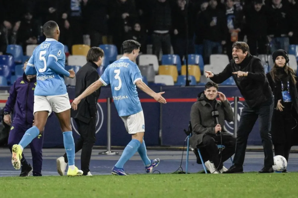Jugadores del Nápoles festejan uno de sus goles. Foto: EFE.