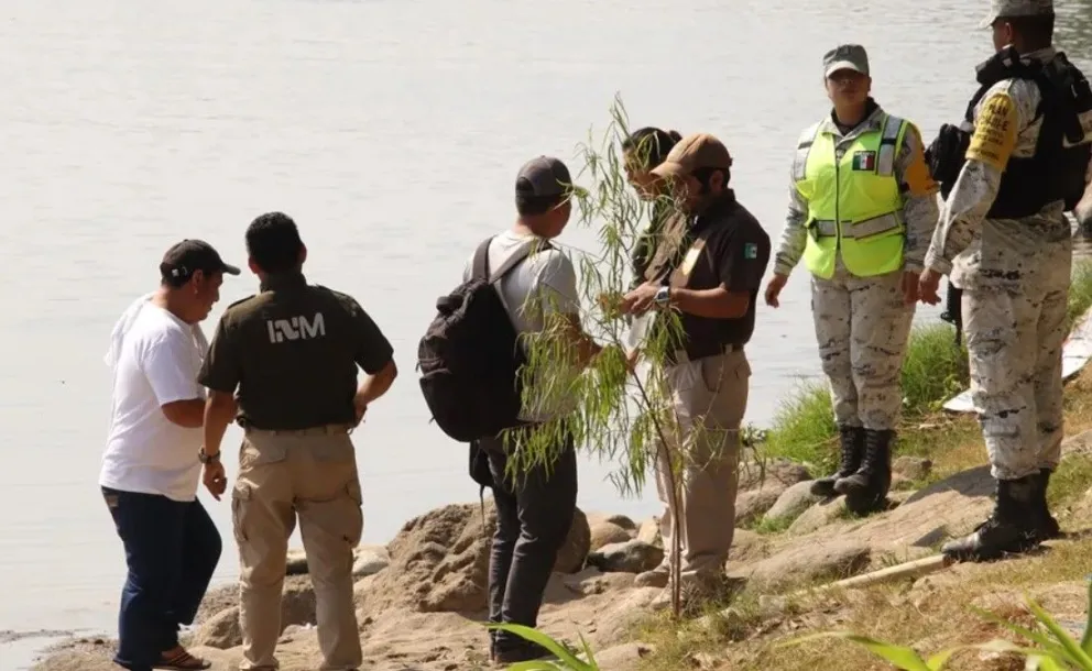 Policías estatales y Agentes de la Guardia Nacional (INM) realizan un control de seguridad por la ola de violencia, este 31 de enero de 2026, en las inmediaciones del Río Suchiate en el estado de Chiapas (México). Foto: EFE