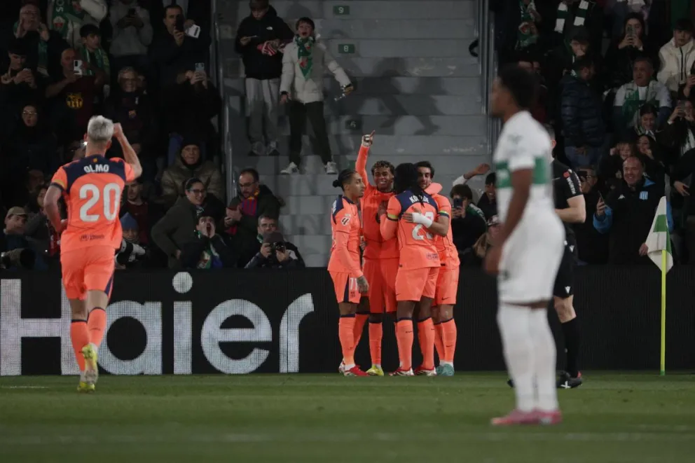 Futbolistas del Barcelona festejan uno de sus goles. Foto: EFE.